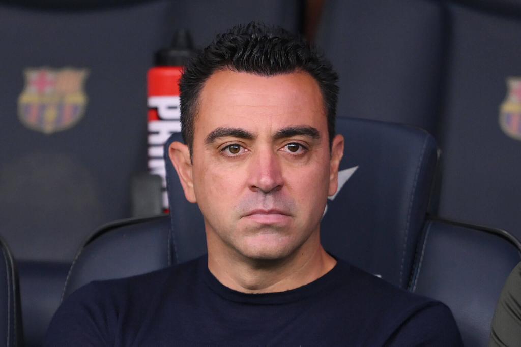 HLV Xavi quyết định rời Barcelona trong mùa giải tới