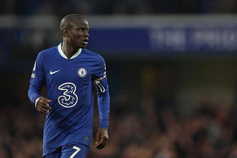 CĐV Chelsea thở phào với Ngolo Kante